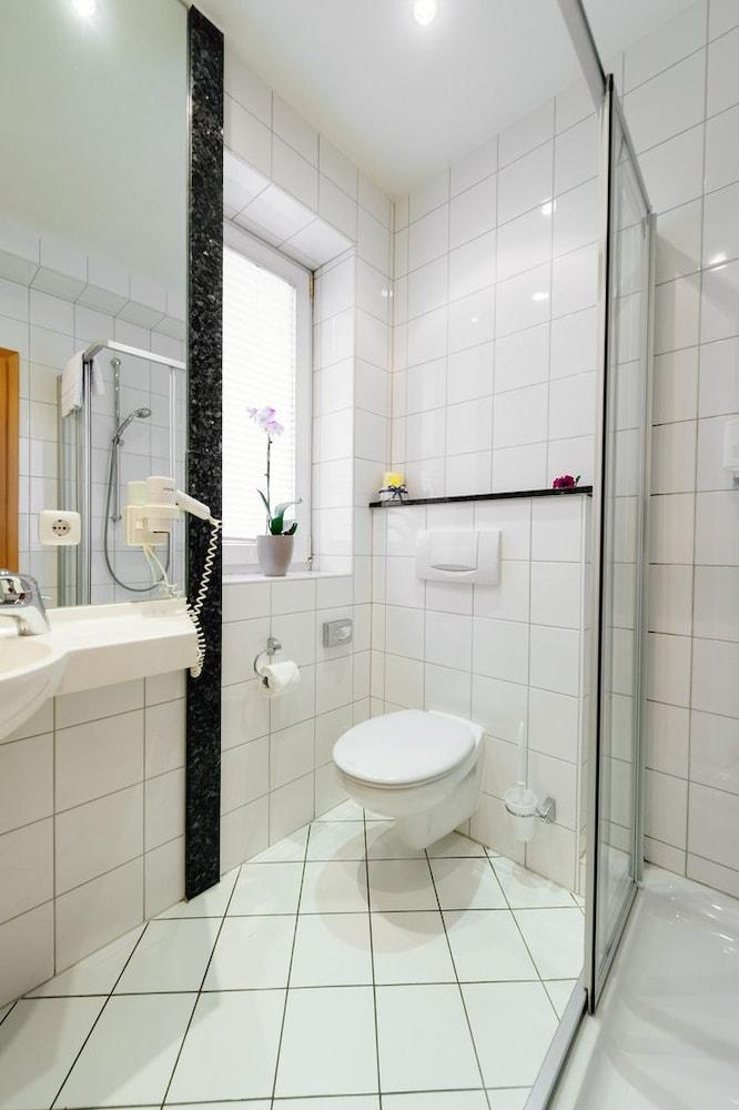 Hotel Graf Lehndorff Zur Messe München Ngoại thất bức ảnh